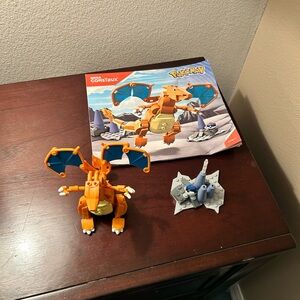 Pokémon Charizard Mega Construx Set ( DYR77)